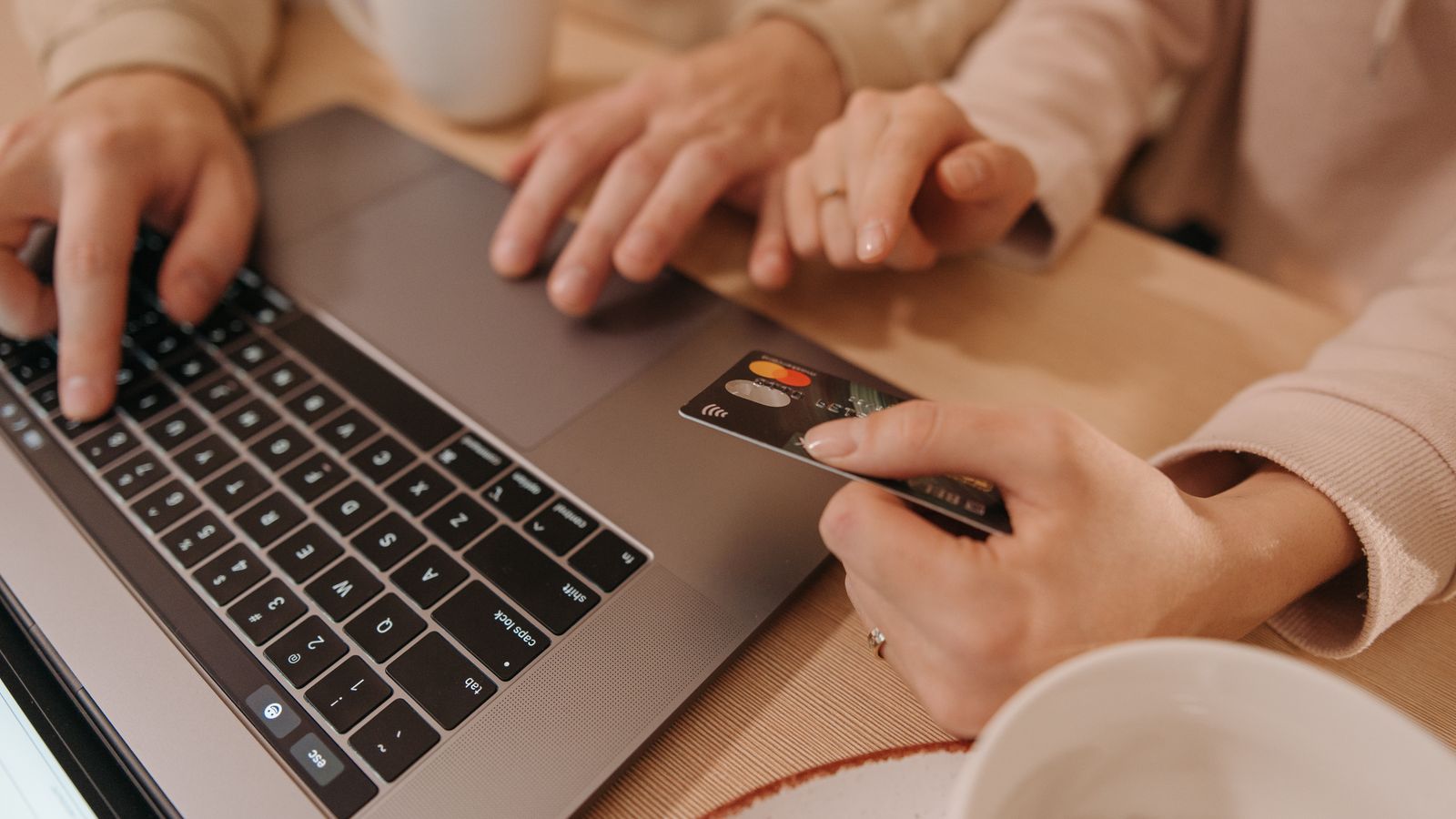 Assurance carte bancaire voyage : quelles garanties et comment en bénéficier ?