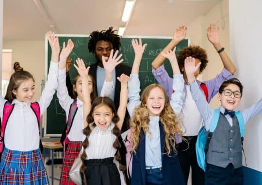 Assurance scolaire enfant : obligatoire, garanties et prix